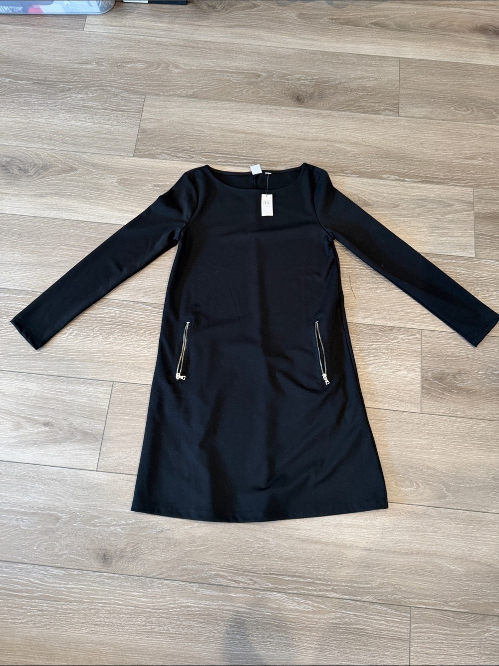 Women’s GAP Black Long-Sleeve Shift Dress with Zip Pockets
